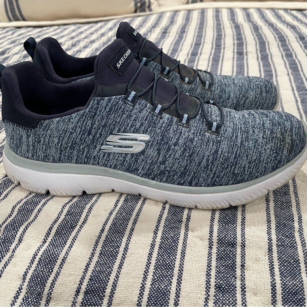 Skechers tennis shoes size 9